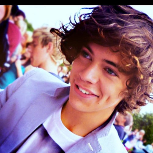 Harry styles is what makes my world go round!!! My dream is to one day complete my goal as an actress and meet harry in person :) luv u harry 3