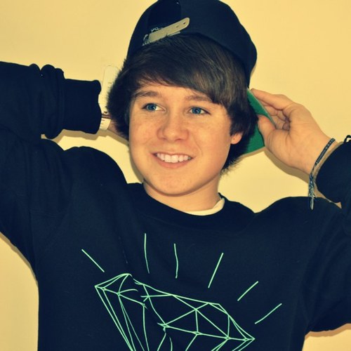 Im Sam from instagram :) Instagram @isheehans