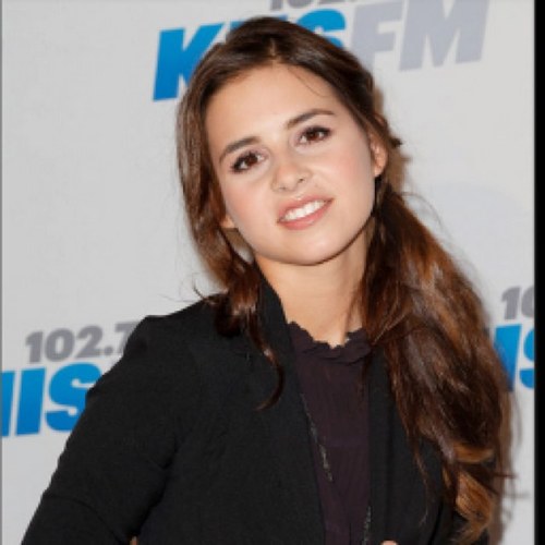 Follow me!! I love @CarlyRoseMusic!! ❤