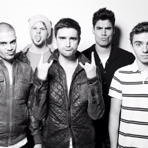 #TWFanmily Follow for funny pics &TW updates #WantedWednesday .All time #Fangirling #AverageTweetsAtBest ☀