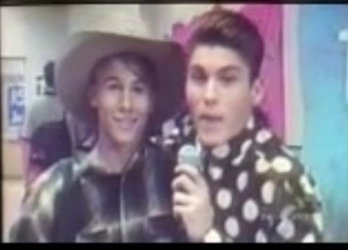 timmy_smalls's profile picture. Look kids, Big Ben, Parliament!