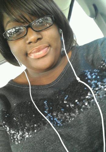 |@DopeeAss_Tee my in Laaw | @Kay_Donda my salt | @Im_theLword my coldplay | @thuuginn_Ass my sister | SinngLeee | FolLow Mee . : )