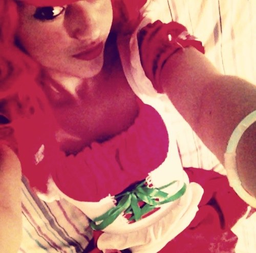 bbykattt's profile picture. Roses Are Blue. Violets Are Unicorns. This Poem Doesn't Make Any Sense. Refrigerator. ♡