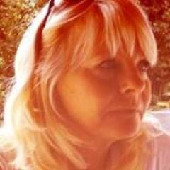 Women-MOM-Coffee junk- music lover-Bruce and the Estreet band- NYC lover;