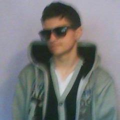 Seventeen years old, trying to make friends. Non-english speaker only ROMANIAN ! #followback