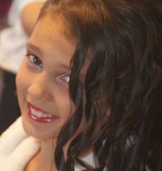 Hello, can everyone please follow me, 1⃣1⃣ yrs young~Gymnast~Motorbike riding~Nicki manaj~Friends~ Beach~ Animals 
@chloebowden2 is my sisters account.  Bye bye