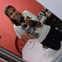 DenyzeOrkinha's profile picture. (...) Quem tem todo o infinito por morada 
Como pode alguém pequeno como eu 
Ser a casa de um Deus assim? (...)