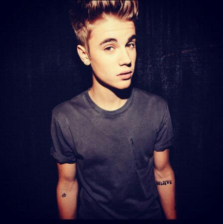 Hello everyone :* please follow me and i'll follow back.i love it to sing, acting, play guitar and piano. *~ **KiDRAUHL**