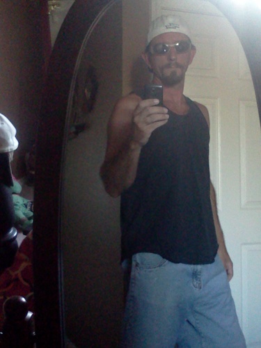 unusualrequests's profile picture. Im a trashman....married....two kids...two dogs....three cars....slightly opinionated and generally an ass