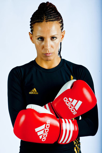 Championne international WBC Boxe Anglaise 
Poids mouche !
Contact manager : kostore@live.be