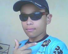 gosto muito de futebol e da minha familia e amigos.