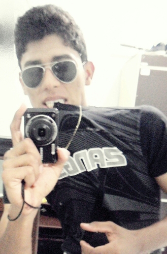 Prazer... todo seu. Eu... Hum cara cheio de defeitos :D!