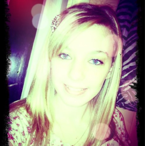 just a country girl wit a great family and an amazing boyfriend i love horses and all other animals well i guess thats all :)