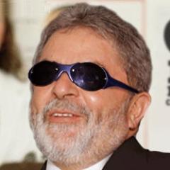 Ex-prezidente em atividade. Eu não vi nada. PT saudações.