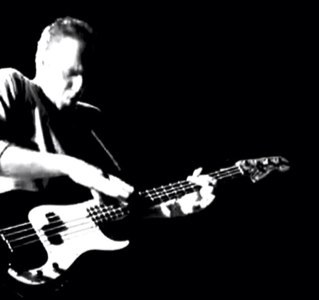 Eric Wels is working as a professional bassguitar player and teacher at the Wels Bass University.