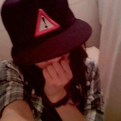 holaaa ....tengo 13... soy de chile y amo a la boy band one direction .. y me gusta divertirme