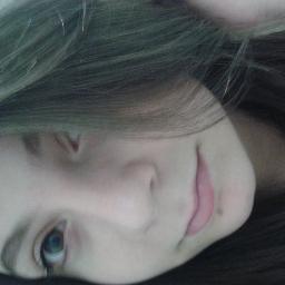#libriana,tenho13 anos,adoro amizades,sou criançona,adoro animais...sou locona por chocolates ou qualquer tipo de doce... e me apego mt rapidoo