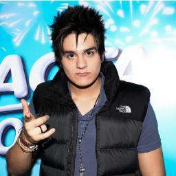A gente não precisa estar colado pra estar junto ɞ
[since: 09/04/12] 
Só quem sonha consegue alcançar! @luansantana s2