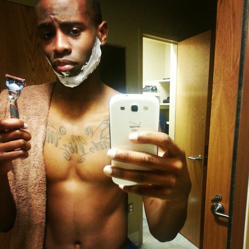 GldnBbyNuts's profile picture. Taylor Gang...Higher than 30,000 feet, taken by @Pinkie_Brown