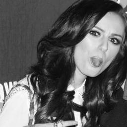 Two Cousins (almost sisters), with one little problem, we can't stay without ou Cher! ♥