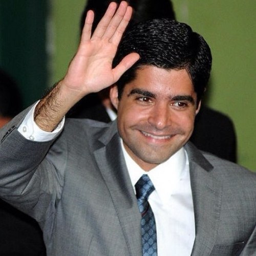 Sou prefeito, sou soberano, sou retado. Sou Netinho, mas não o da COHAB. Sou fake, mas pode se curvar e dizer Ave Neto.