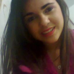 completamente apaixonada pela minha familia e amigos!!!Directioner e negrininda com orgulho!paraibana,vascaina,pequena ^^,sonhadora e forte!