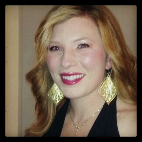 ItsEasyforMe's profile picture. Lover . . . of words and other things.