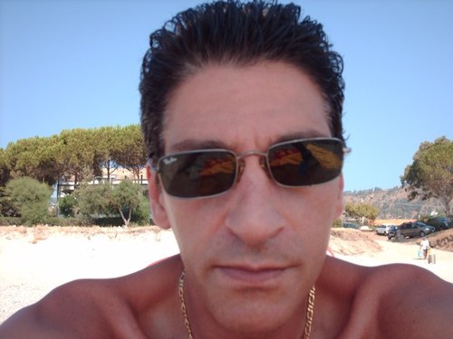 sono alto bello ricco simpatico e intelligente,ma soprattutto bugiardo