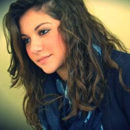 Hi, i'm Simona, an Italian girl .

Nice to meet u. :)