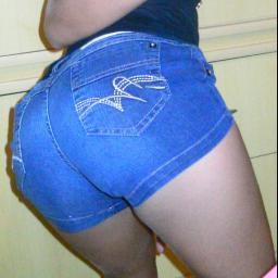 Pode me chamar de Aninha, 15 anos,Extremamente louca por Sexo e Adoro um pau grande e duro e um Homem que goze na minha cara,se você gosta disso,follow me!! ;)