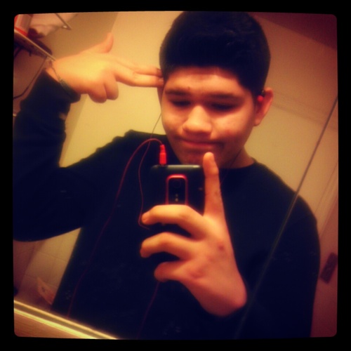 I'm Carlos. I skate board nd jst live the life day by day(: #skatelife #Mexicanpride #taken #swaggteam #followback #follow