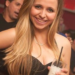 19 anos, Taubateana, São Paulina fanática, capricorniana e apaixonada por futebol. Vivendo a vida conforme as alegrias que me proporciona :)