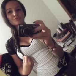 ooie =p to passando aki só pra dizer que essa mina é minha ok?  mais que uma amiga uma irmã pra tds as horas te amo nega! konta smp cmg ♥♥ bjs P. @neessa_aiires