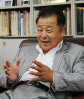 황지 초.중.고 졸업하고 내 고향 태백을 무척 사랑하는 한양대학교 건축공학과 겸임교수 겸, 건축가 이창우 입니다. 태백 관련된 내용을 하나하나 모아 보려고 합니다.