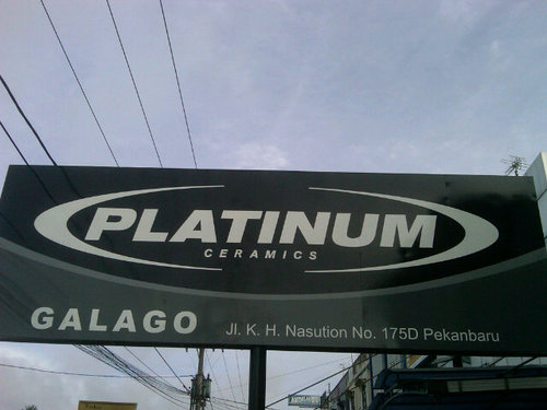 Keramik,granit,genteng metal,tanki air ”penguin”,keran air,pintu pvc,cat ”mowilex”,sanitary.