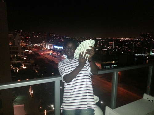 Lil nigga from pompano name varri if you dont know me New Account So Follow Me