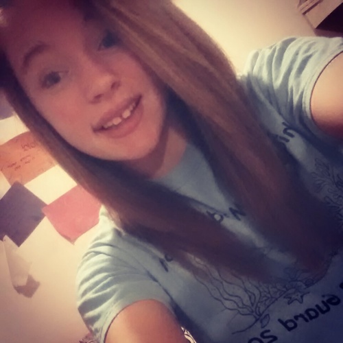 hi I'm Kayla. I'm a cheerleader whos loves Benjamin Lasnier. follow me? I'll follow backkk!