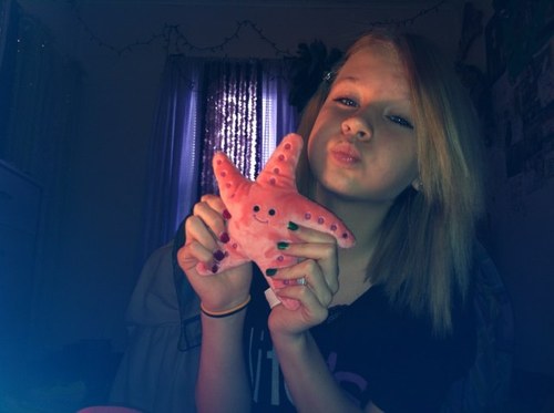 Hery there. Im ashli. Uhm im diffrent thats for sure haah but uhm i follow back so yeah ! FOLLOW ME