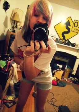 Ryann|15|Love me or hate me|Pierce the veil are my fav.|new twitter account| follow me?|RAWR :D