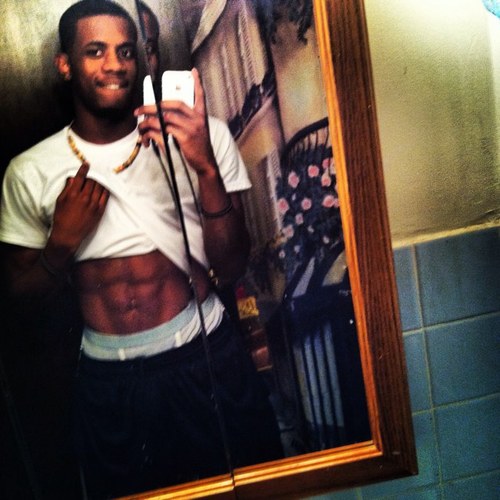 I LIVE LIFE HOW I WANT....I DNT HAVE NO WORRIES...I LIVE IN 2 WORLDS...I LOVE MY FANS AND FOLLOWERS... FMOI @FLY_GUY_DRIZZY!!!! Mention me for a followback