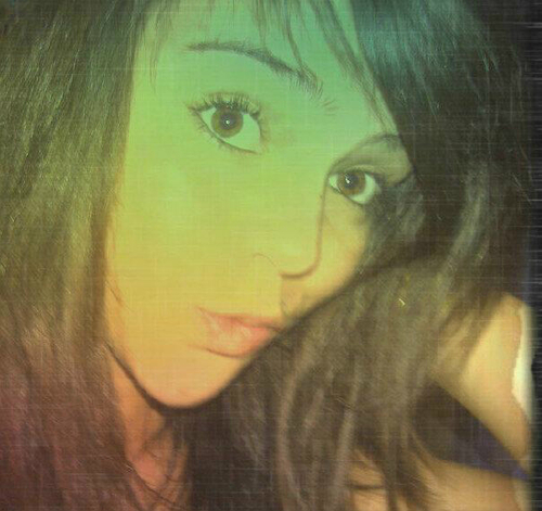 Love music..fashion..and the beautiful south-africa..always smile..brown long hair..brown eyes..dress with latest fashion