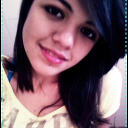 sou divertida, simpatica, chata, carinhosa, ciumeta, romatica, chorona, sou tudo menos perfeita =)