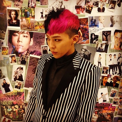 Yo! I'm G-Dragon(both) from Bigbang ♚ [Real @IBGDRGN] ♥V.I.P,YGfamily&My follow ! Go to fantastic world with me~:+: #88line #Specialfam 02-01-13
