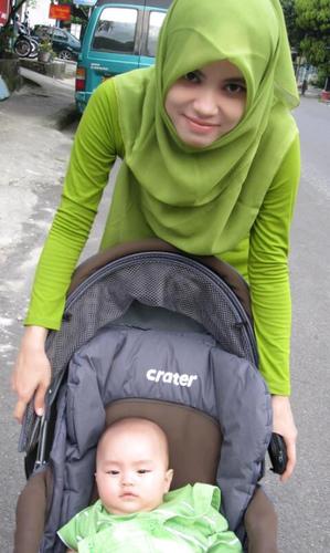 hikmahsita's profile picture. Lilin atau kembang api?kamu itu lilin aromaterapi :)