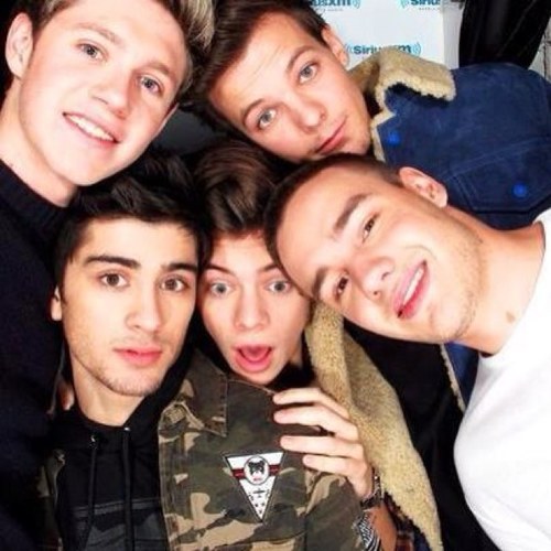0/5 follows :( Directioner. Perfection exists. Proud of 5 boys that changed my life. Lady's and gentleman, please meet my idols: OneDirection❤