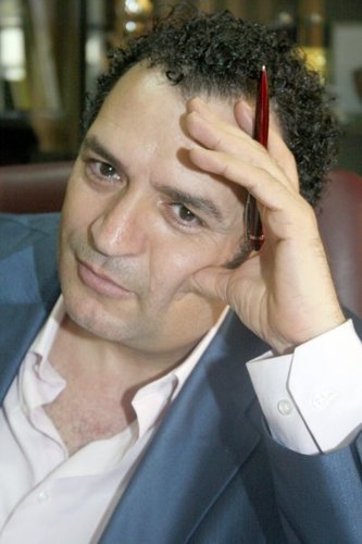 الموقع الرسمي للكاتب والصحفي الليبي عبدالرزاق الداهش يديره بنفسه