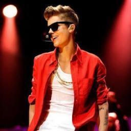 RoiyaZaynster's profile picture. @Boidirectionah My husband. Be jellyy:D
One direction and Justin in my room waiting for me #KBYE