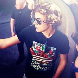 Hello, I'm Francesca.. I'm 14 years old and I'm Italian. I love One Direction *-----* Love ya guyss! xx