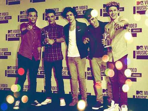 Fansite 1D. Harry, Liam, Zayn, Niall and Louis? My life. Photos, videos and all the news! Take my home3