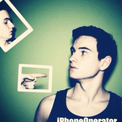 YouTuber, 17. Ich denke mein Name sagt alles aus. (:

Website: http://t.co/8HjxisAz